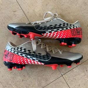 Nike boys size 7 soccer cleats